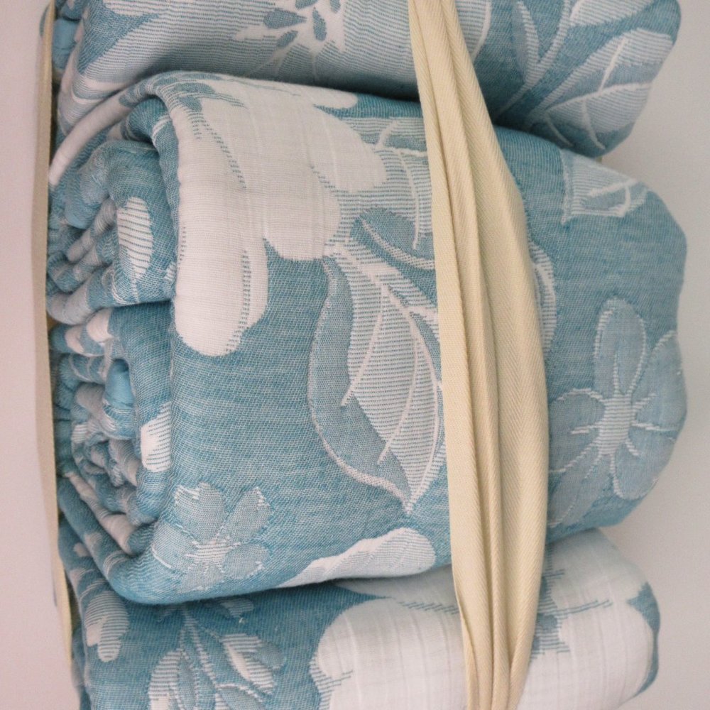 Pioneer Woman Evie Pillow Sham Set King Size 2Pc Reversable Matelassé Floral - Picture 8 of 10